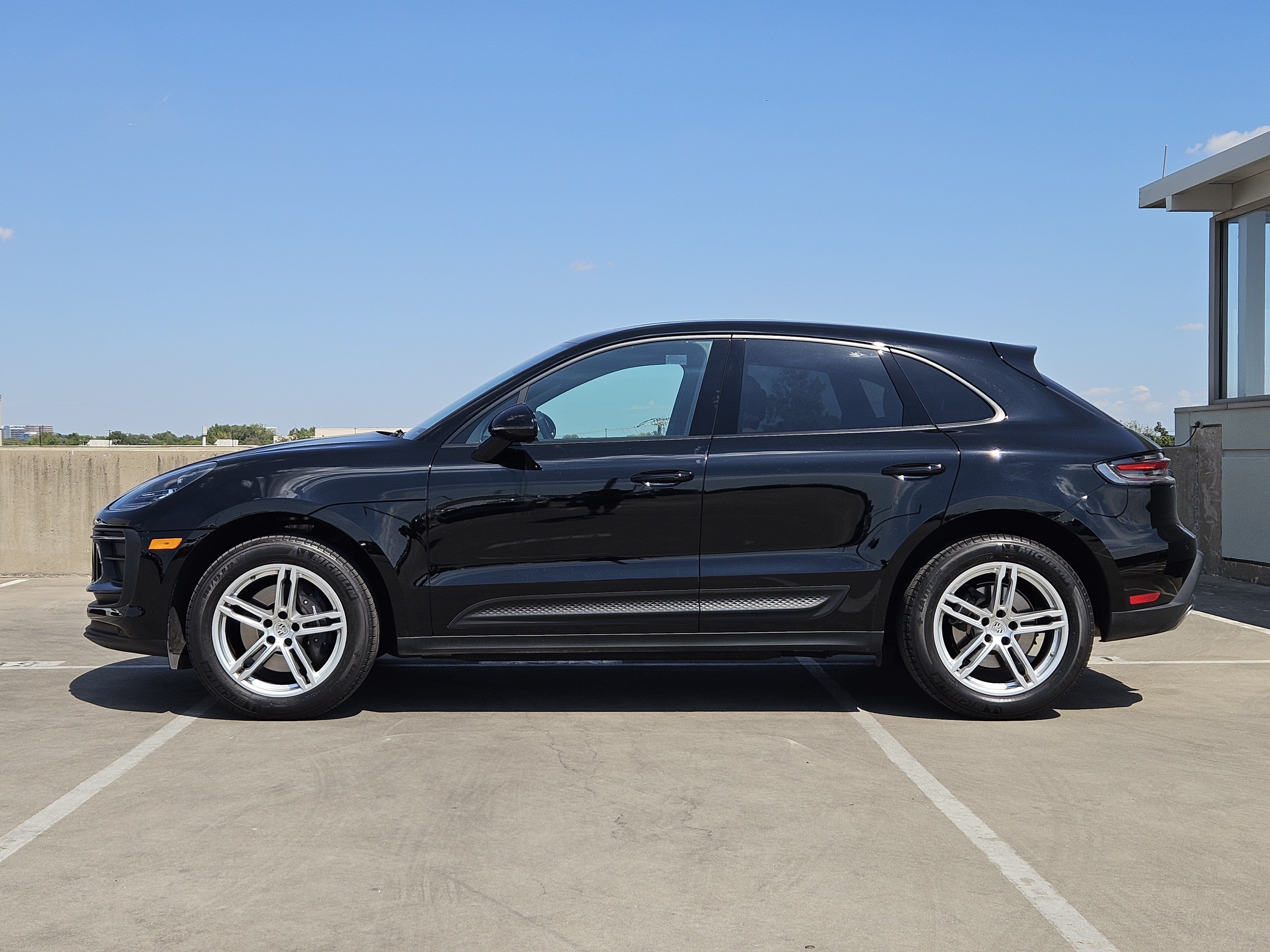 Certified 2026 Porsche Macan AWD/4WD image 2