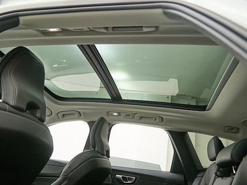 Used 2023 Volvo XC60 B5 Ultimate image 25