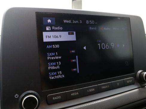 Used 2022 Hyundai Kona SEL FWD image 2