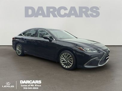 Used 2019 Lexus ES 300h w/ Luxury Package