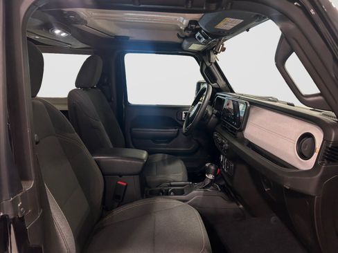Used 2025 Jeep Wrangler Sport AWD/4WD image 21