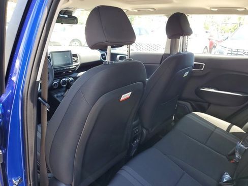Certified 2025 Hyundai Venue SEL image 9