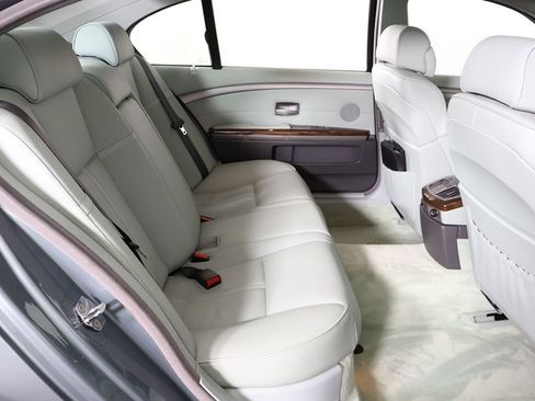 Used 2004 BMW 745Li image 34