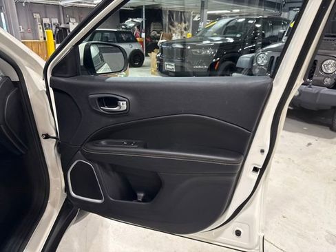 Used 2020 Jeep Compass Latitude FWD image 36