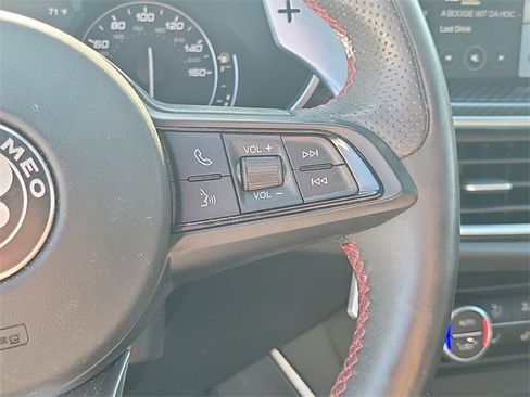Used 2023 Alfa Romeo Stelvio Estrema image 30