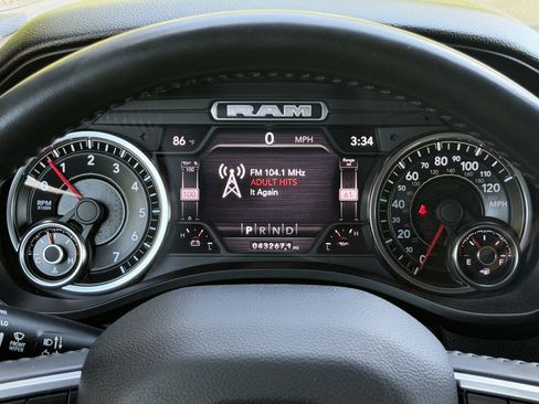 Used 2022 RAM 1500 Big Horn AWD/4WD image 36