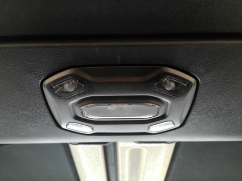 Used 2019 Jeep Wrangler Unlimited Sahara AWD/4WD image 30