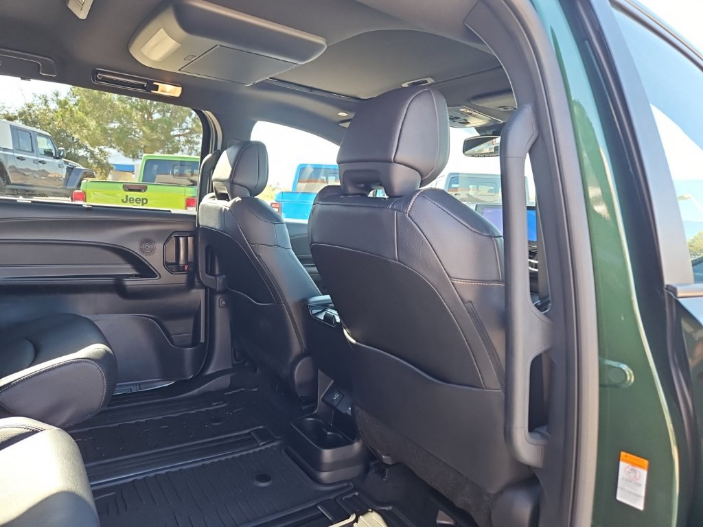 Used 2025 Toyota Sienna XLE Woodland Edition AWD/4WD image 24