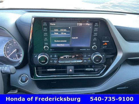 Used 2022 Toyota Highlander XLE AWD/4WD image 35