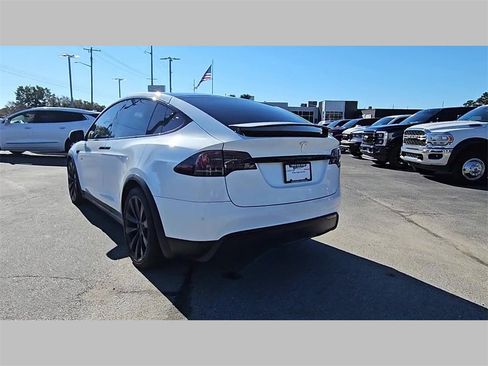 Used 2022 Tesla Model X image 29