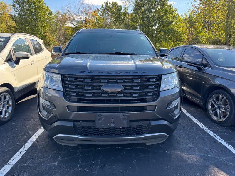 Used 2017 Ford Explorer XLT AWD/4WD image 3