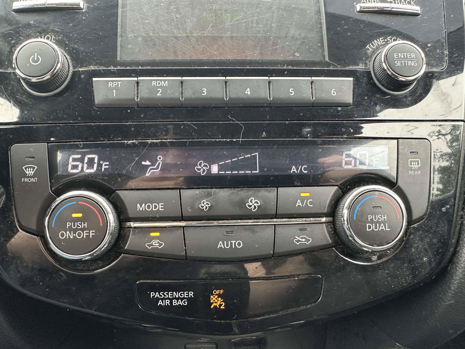 Used 2015 Nissan Rogue SV AWD/4WD image 30