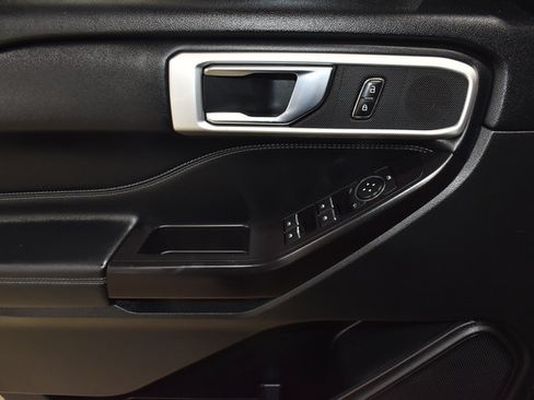 Used 2020 Ford Explorer XLT w/ Equipment Group 202A AWD/4WD image 22