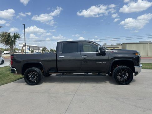 Used 2020 Chevrolet Silverado 2500 LTZ w/ LTZ Convenience Package AWD/4WD image 5