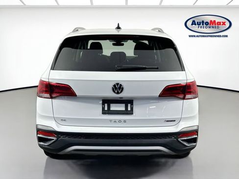 Used 2024 Volkswagen Taos SE image 7