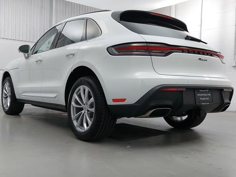 Certified 2026 Porsche Macan AWD/4WD image 3