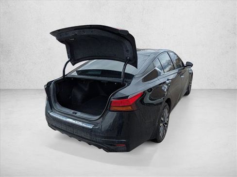 Used 2023 Nissan Altima 2.5 SV w/ SV Premium Package image 22