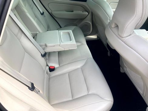 Used 2020 Volvo XC60 T5 Inscription image 16