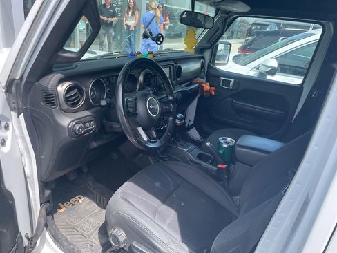 Used 2018 Jeep Wrangler Unlimited Sport S AWD/4WD image 3