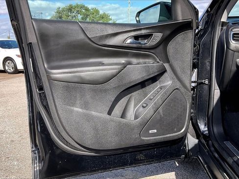 Used 2023 Chevrolet Equinox Premier image 17