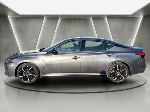 Used 2023 Nissan Altima 2.5 SR FWD image 4
