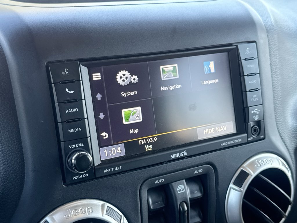 Used 2017 Jeep Wrangler Unlimited Sahara w/ Connectivity Group AWD/4WD image 26