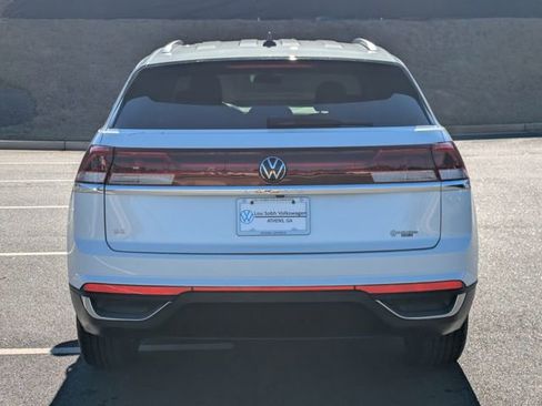 New 2026 Volkswagen Atlas Cross Sport SE FWD image 5