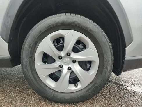 Used 2024 Toyota RAV4 LE image 28