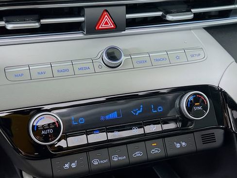 New 2025 Hyundai Elantra Limited image 14