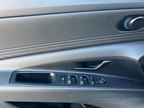 New 2025 Hyundai Elantra SEL image 11