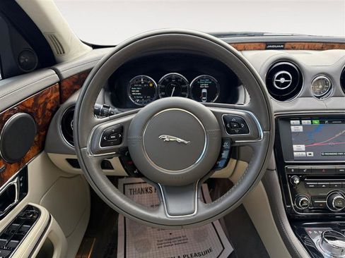 Used 2015 Jaguar XJ image 13