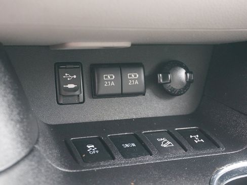 Used 2017 Toyota Highlander XLE AWD/4WD image 22