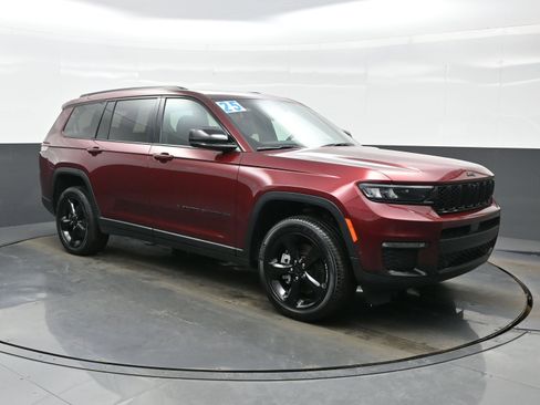 Used 2025 Jeep Grand Cherokee L Limited w/ Luxury Tech Group II image 8