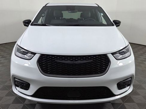 New 2026 Chrysler Pacifica Select image 2