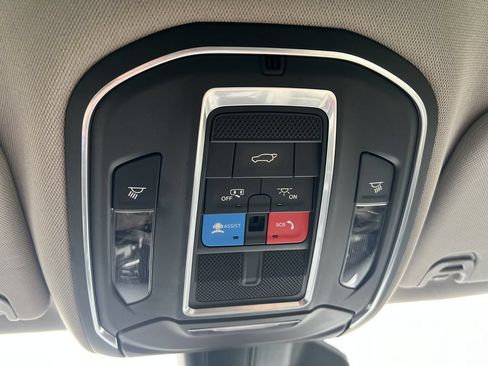 Used 2022 Jeep Wagoneer Series II AWD/4WD image 13