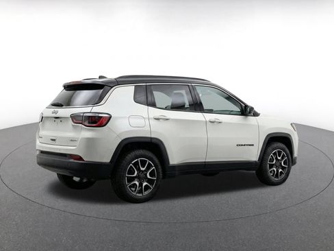 Used 2025 Jeep Compass Trailhawk AWD/4WD image 11