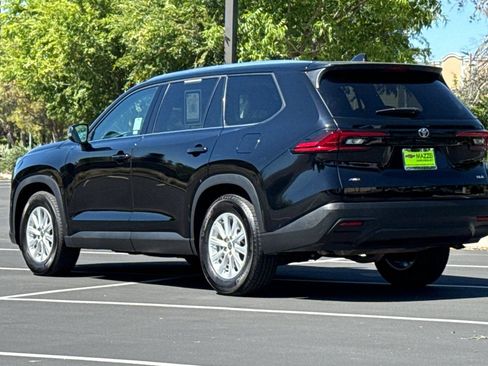 Used 2025 Toyota Grand Highlander AWD image 3