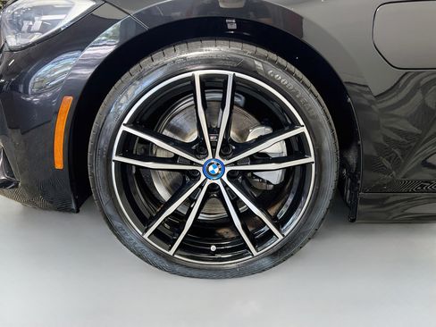Used 2022 BMW 330e w/ M Sport Package RWD image 14
