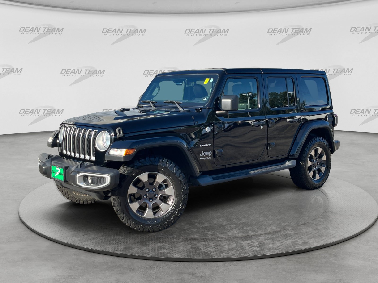 Used 2018 Jeep Wrangler Unlimited Sahara w/ Dual Top Group AWD/4WD image 3