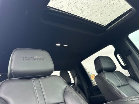 Used 2020 Chevrolet Silverado 2500 High Country w/ Technology Package image 16