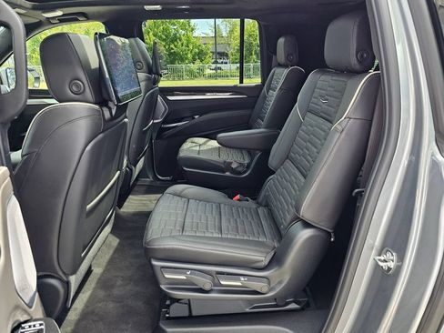 New 2026 Cadillac Escalade ESV Platinum Sport AWD/4WD image 17