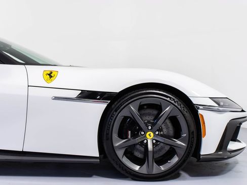 Certified 2025 Ferrari 12Cilindri RWD image 16