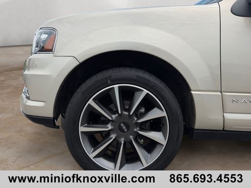 Used 2017 Lincoln Navigator Reserve AWD/4WD image 9