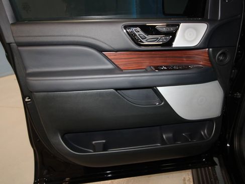 Used 2024 Lincoln Navigator L Reserve image 5