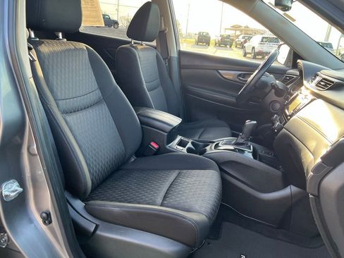 Used 2019 Nissan Rogue SV w/ Premium Package image 13