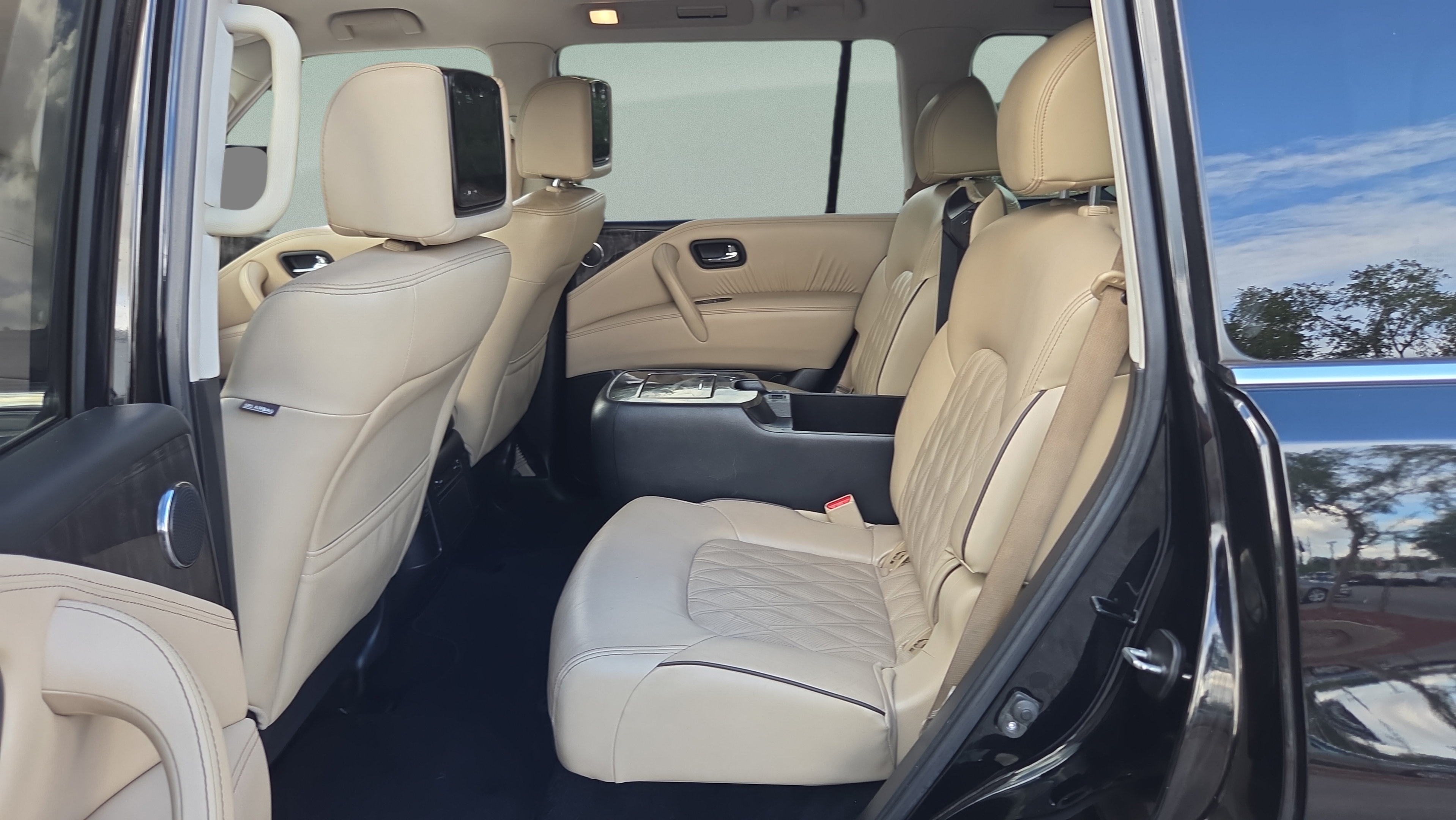 Used 2022 Nissan Armada Platinum w/ Captain's Chairs Package RWD image 10