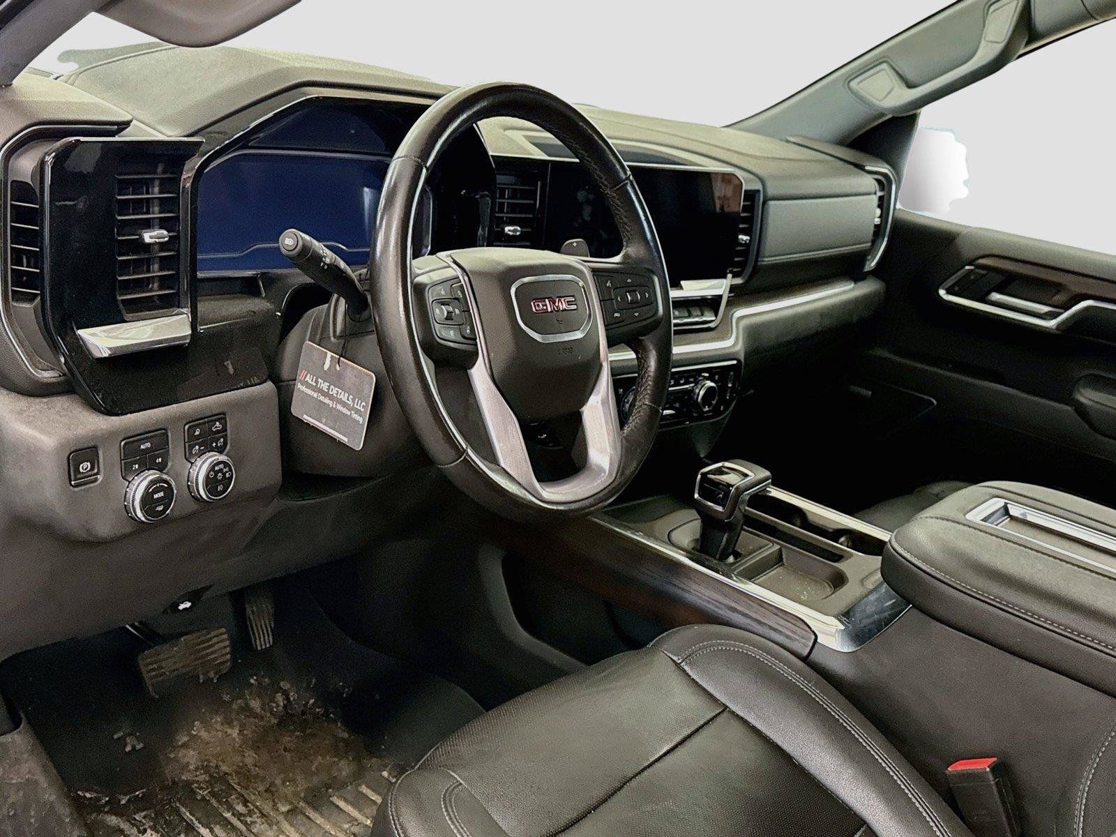 Used 2022 GMC Sierra 1500 SLT w/ SLT Premium Plus Package AWD/4WD image 7