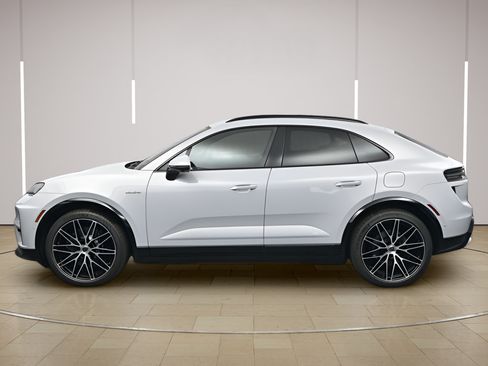 Certified 2025 Porsche Macan Turbo Electric AWD/4WD image 2