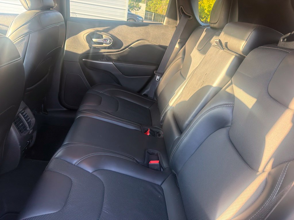 Used 2019 Jeep Cherokee Limited FWD image 3