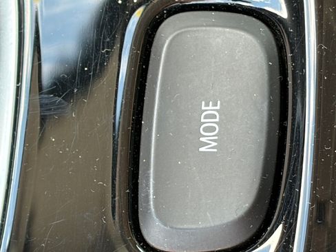 Used 2022 Buick Envision Avenir w/ Technology Package II FWD image 31
